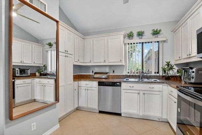 Building Photo - 50 SE 12th St