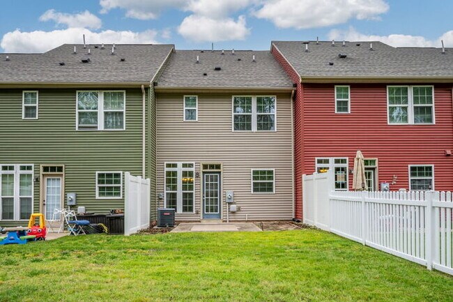 Building Photo - 3 Bedroom Townhome in Mechanicsville – $2,400/mo