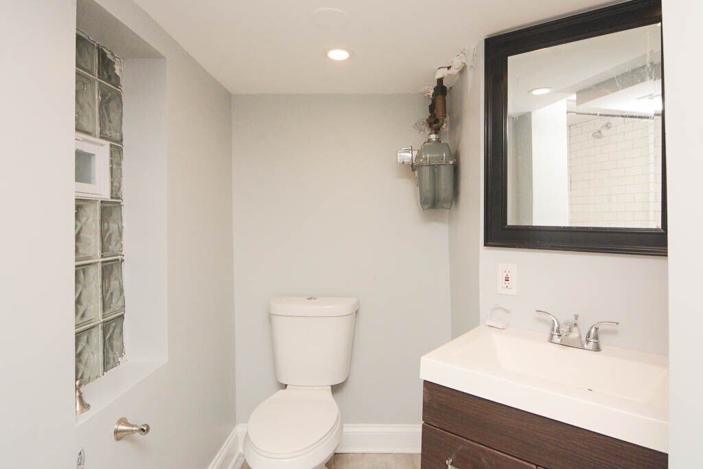 Building Photo - 2968 N Ridgeway Ave