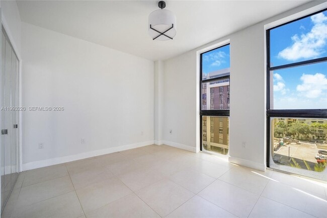 Building Photo - 671 Biltmore Way