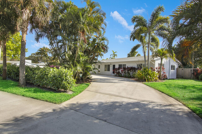 Primary Photo - 466 Tequesta Dr