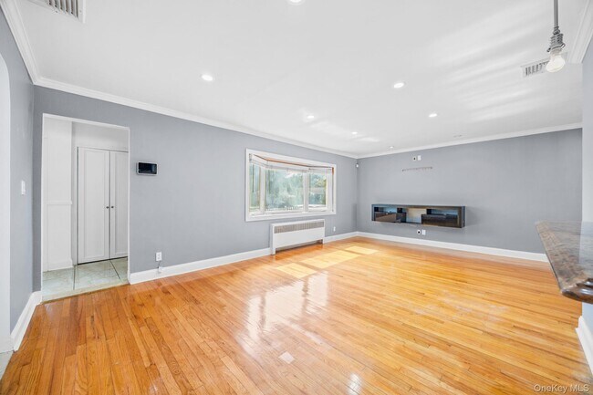 Building Photo - 2282 Baylis Ave