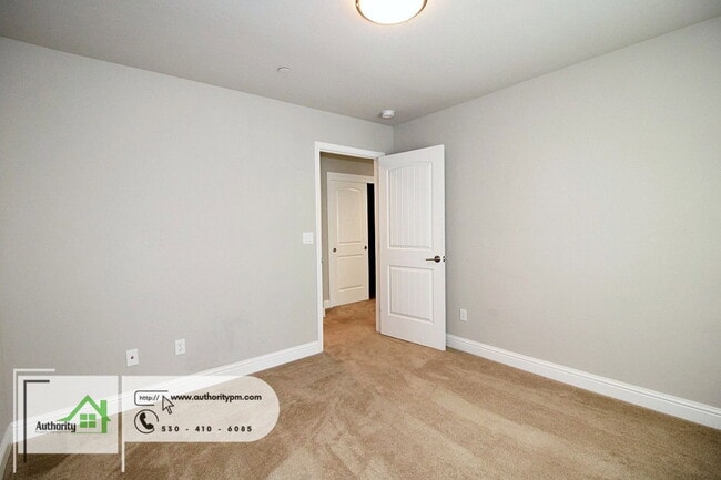 Building Photo - 867 Congaree Ln
