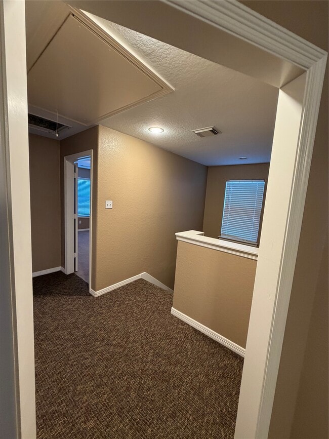 Building Photo - 9110 Prairie Trails Dr