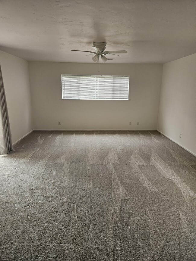 Building Photo - 316 Cambridge Dr