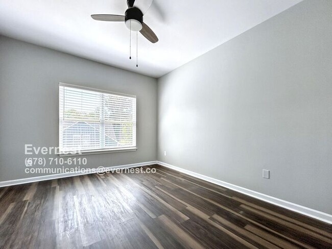 Building Photo - 2145 Hollywood Dr NW