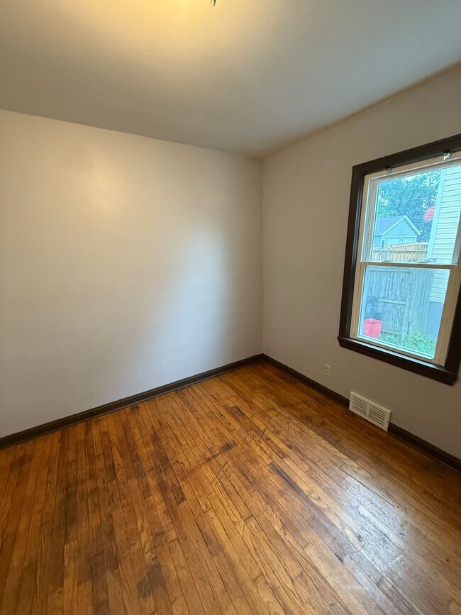 Building Photo - SECTION 8 AND EDEN ACCEPTED!! Newly Renovated 3 Br Home!!