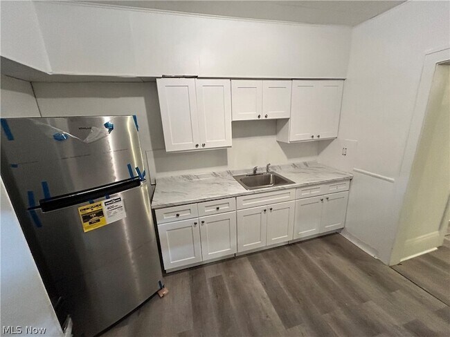 Building Photo - 2232 W 103rd St