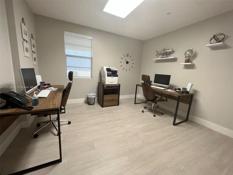 Building Photo - 6917 Collins Ave