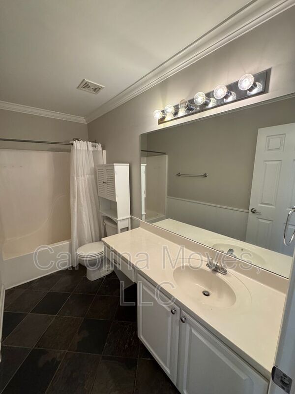 Building Photo - 104 Shairpin Ln