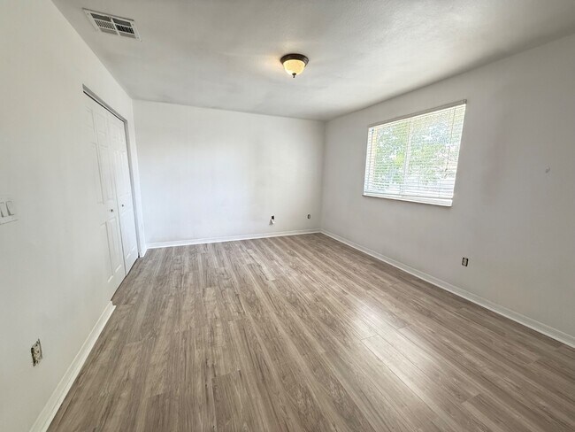 Building Photo - 5905 Manchester Way