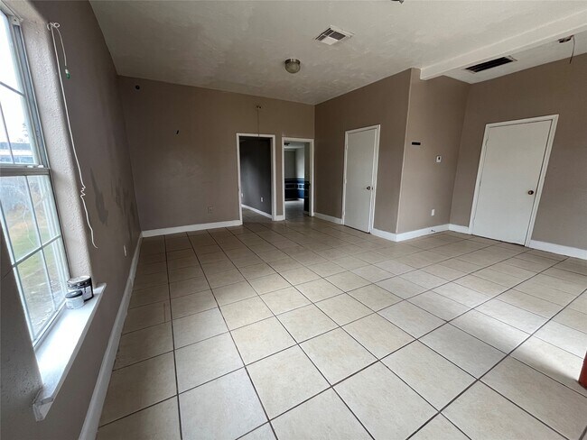 Building Photo - 7933 Brays St