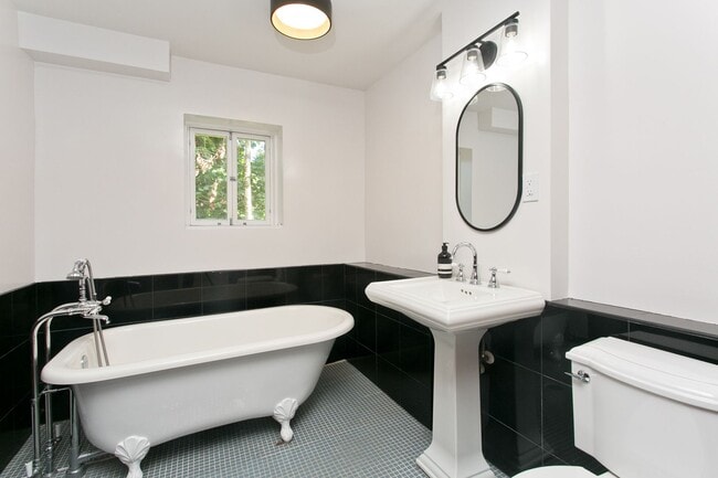Building Photo - 3125 Huelani Pl