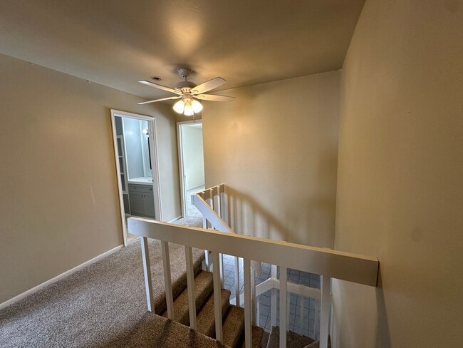 Building Photo - 474 Meadow Green Ln