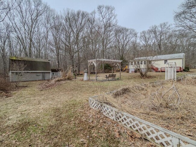 Building Photo - Refined Ranch Living in a Private Natural Setting