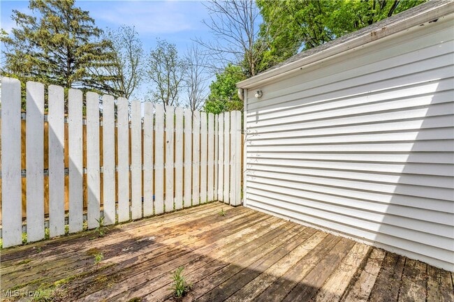 Building Photo - 135 Greencroft Rd