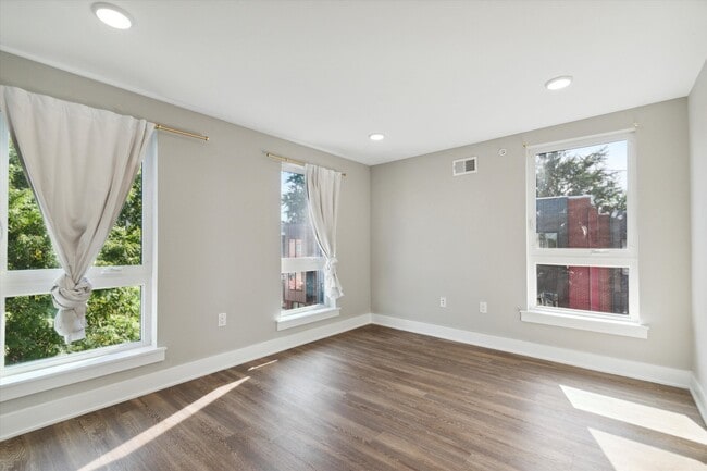 Building Photo - 1739 Page St