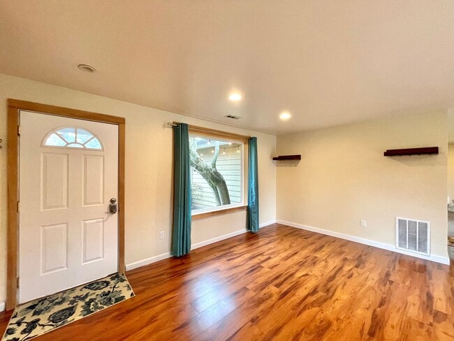 Building Photo - Great Home for rent