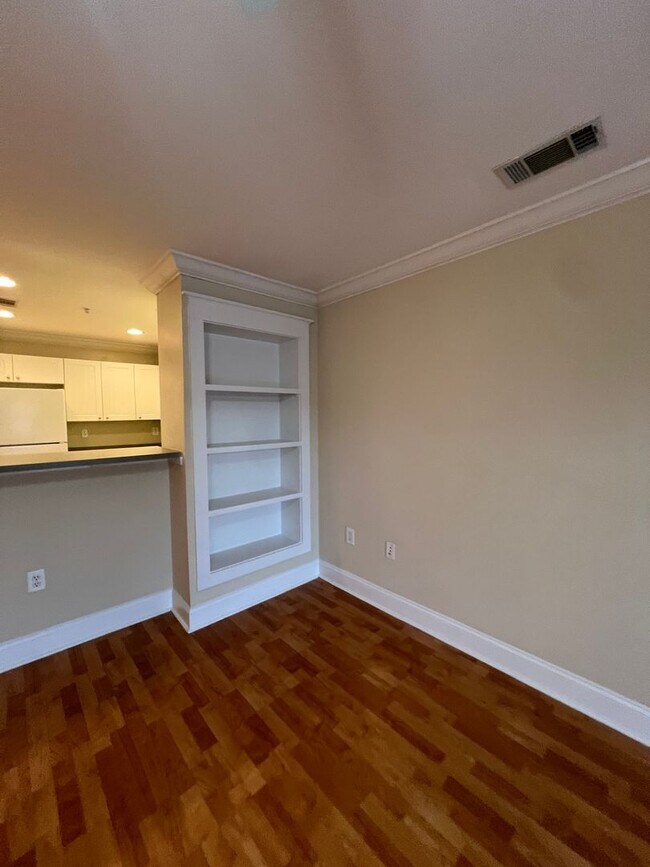 Building Photo - 15-1529 Gutleber