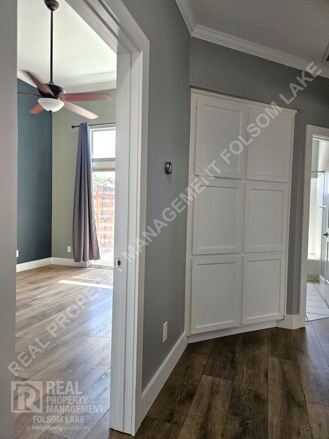 Building Photo - Well Maintained Folsom Home with RV Parkin...
