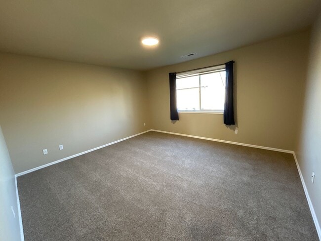 Building Photo - Bright 4-Bedroom Home with A/C, Office & Access to Vibrant Community Amenities Near Riverbend Park