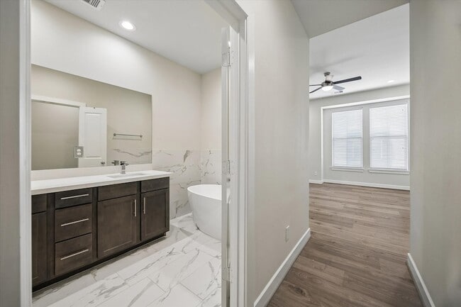Building Photo - 5914 Haring Ln