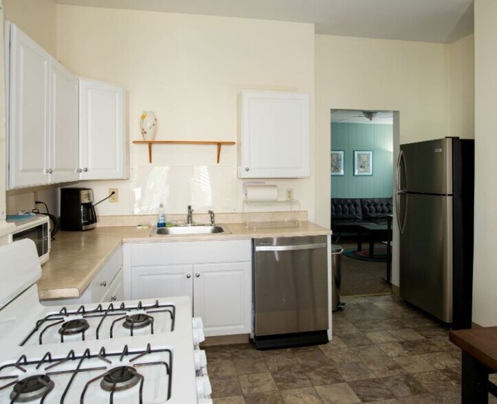 Building Photo - 42 Everett St