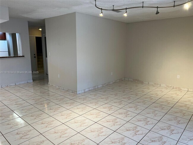 Building Photo - 10 NW 87th Ave