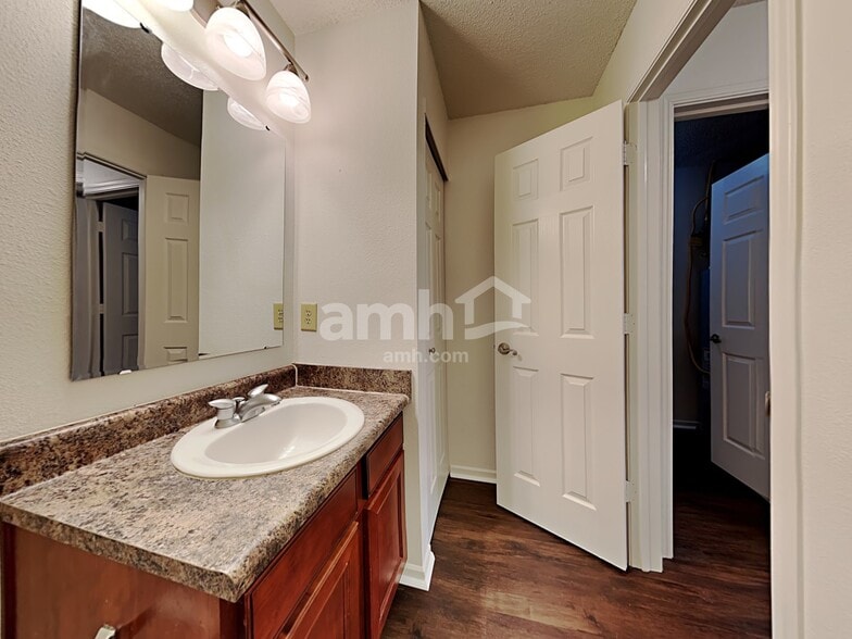 Building Photo - 10286 Butler Dr