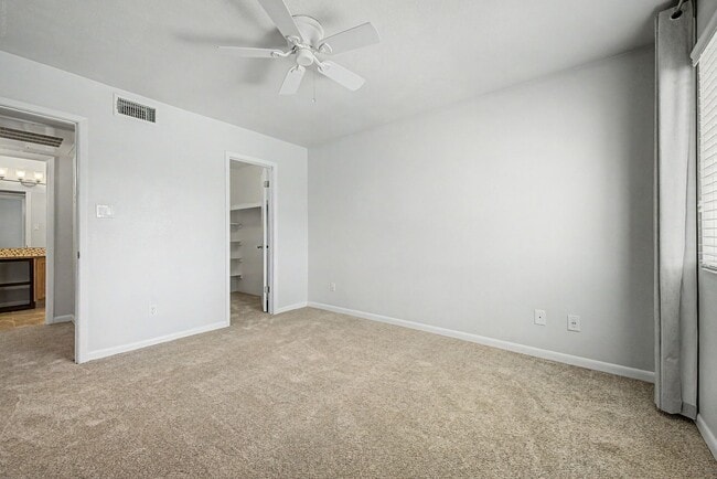 Building Photo - 5995 N 78th St