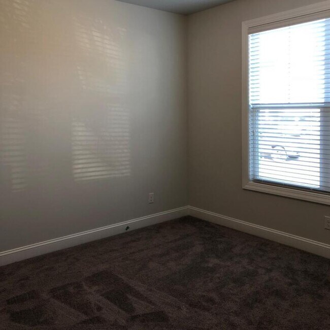Building Photo - 2800 Scarecrow Way