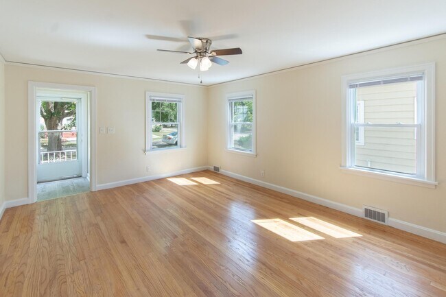 Building Photo - 7208 33rd Ave