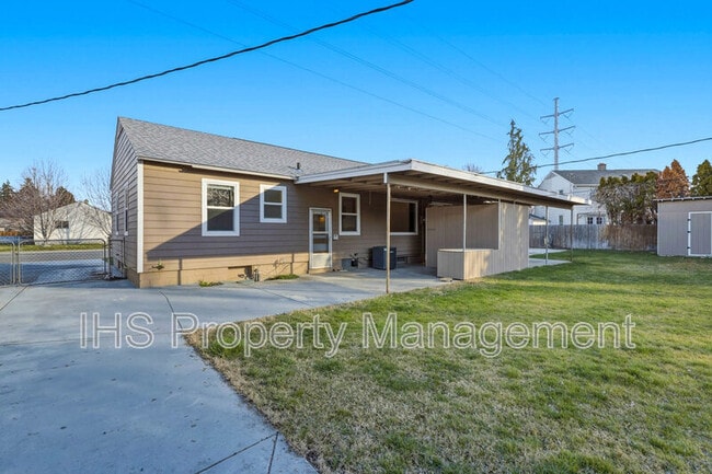 Building Photo - 1107 Thayer Dr