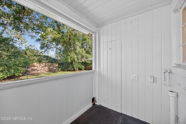 Building Photo - 6338 Mercer Cir W