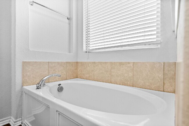 Building Photo - 6723 Shiraz Wy