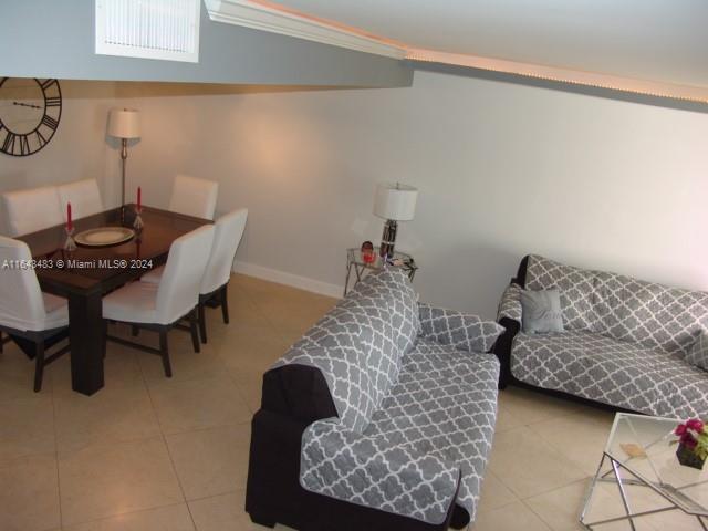 Building Photo - 802 NE 27th Ave