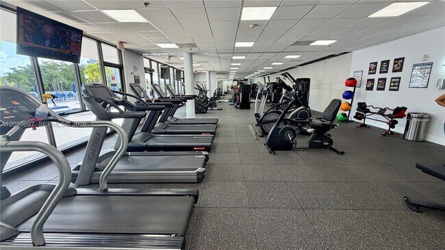 Building Photo - 3701 N Country Club Dr