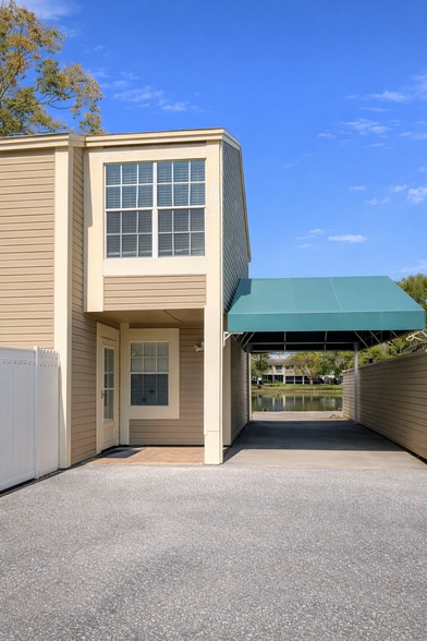 front - 6909 Lake Place Ct