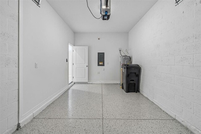 Building Photo - 13159 Stable Pl