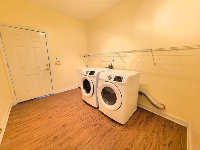 Building Photo - 4009 Treemont Ln