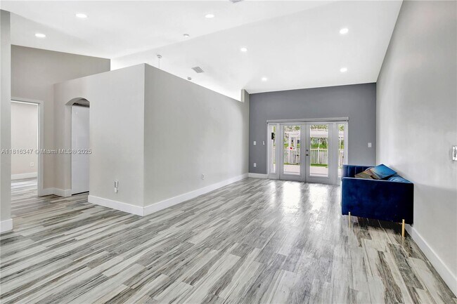 Building Photo - 13440 SW 17th Ct