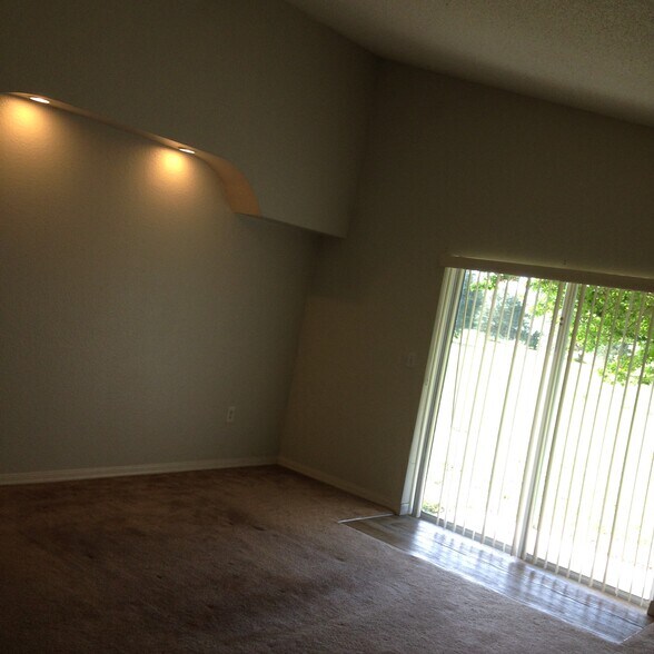 Building Photo - 7166 Summit Dr