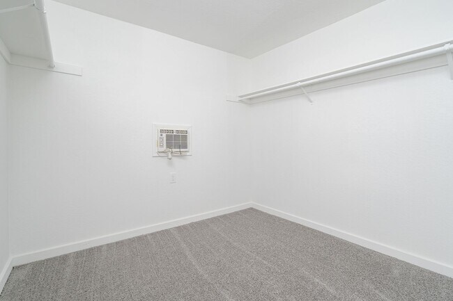 Building Photo - Stunning 3-Bedroom Home in Prime Glendale Location