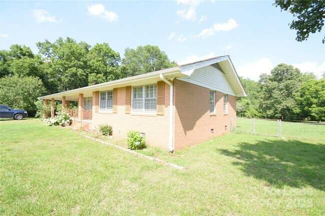 Building Photo - 4099 Shenandoah Dr SW