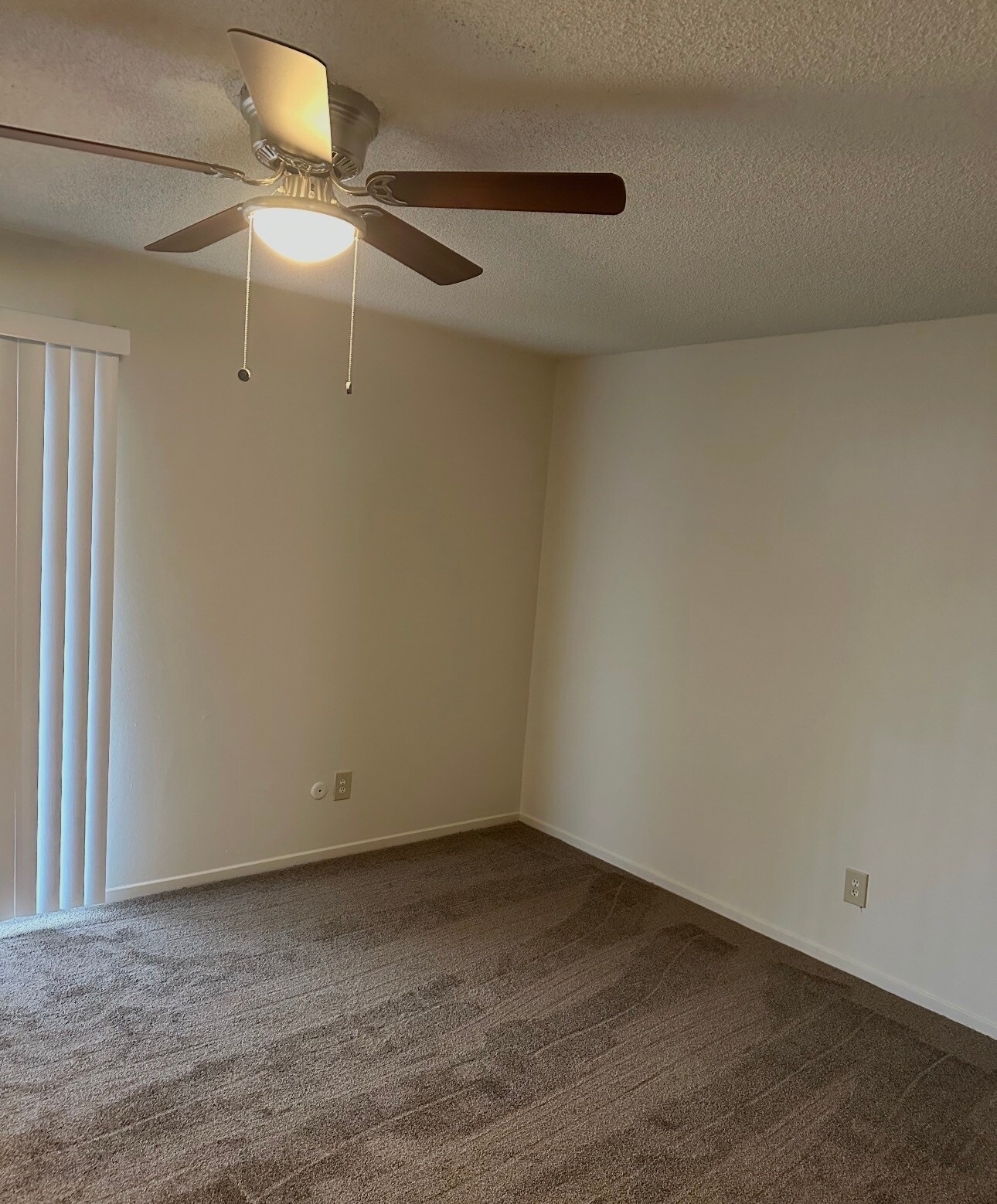 Building Photo - 33 W Santa Ana Ave