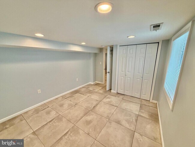 Building Photo - 4020 Grant St NE