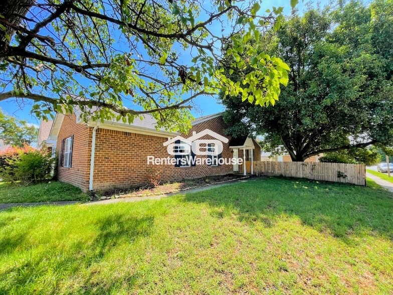 Building Photo - 2801 Leeds Ct