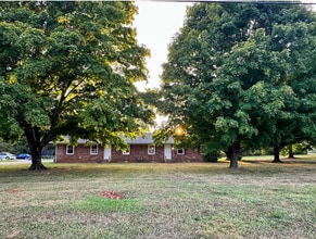 Building Photo - 2725 Blackman Rd