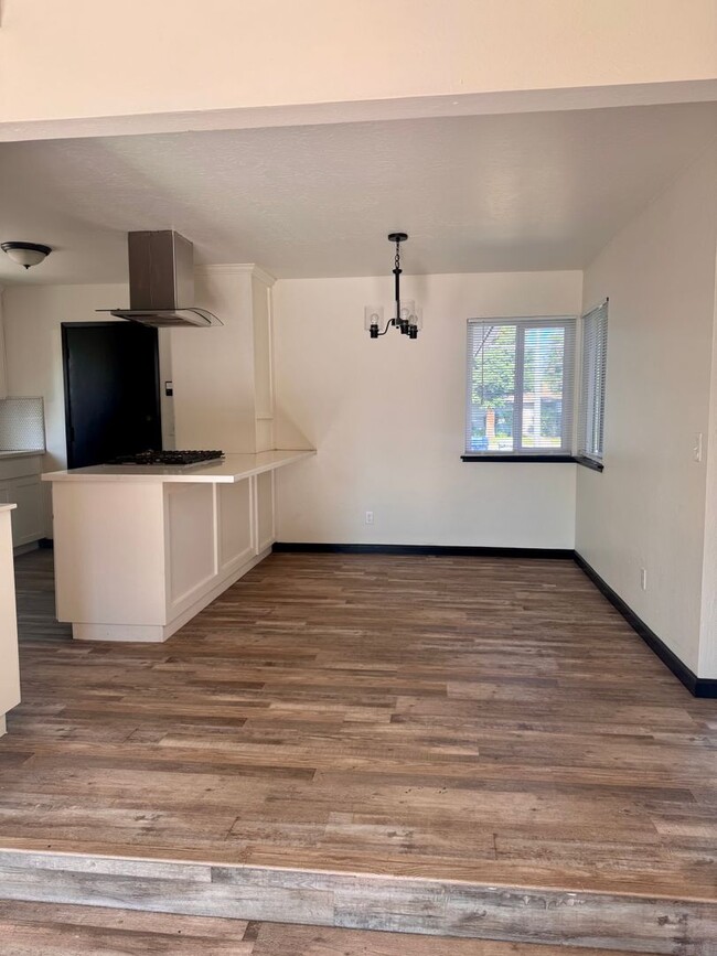 Building Photo - Charming 3 Bed/ 2 Bath Home in Clovis