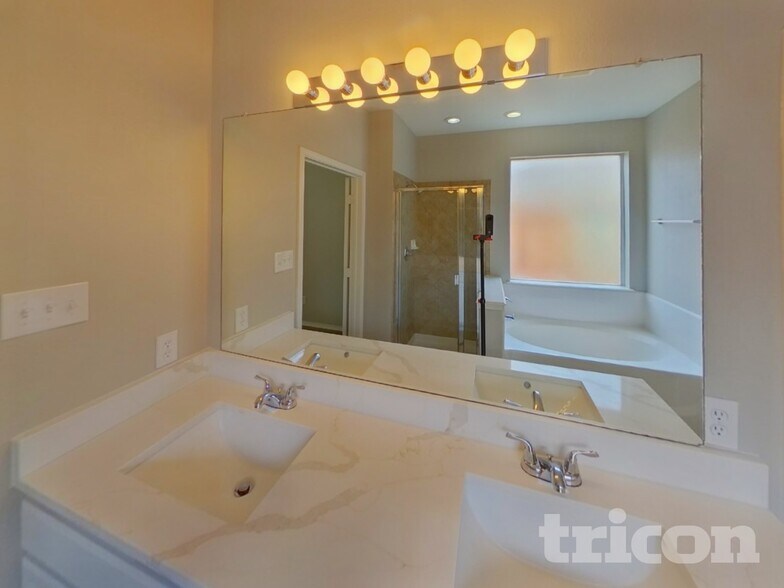 Building Photo - 14121 S Pass Rd